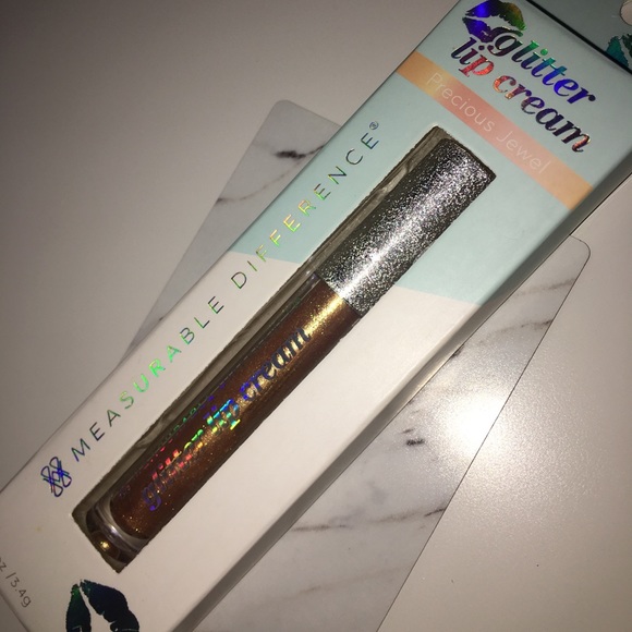 Meserable Difference - glitter lip cream - Picture 2 of 5